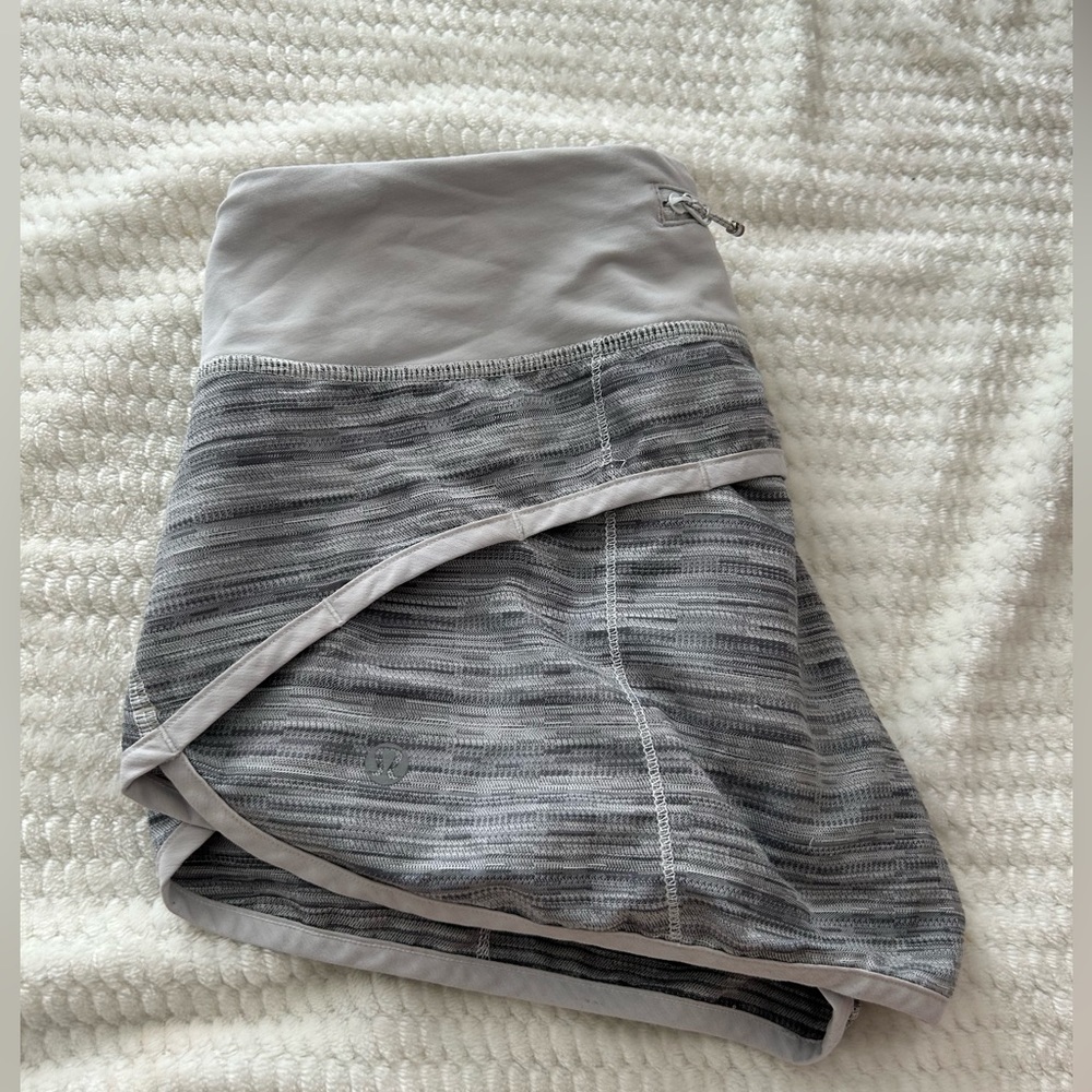 CUTE LULULEMON SHORTS
